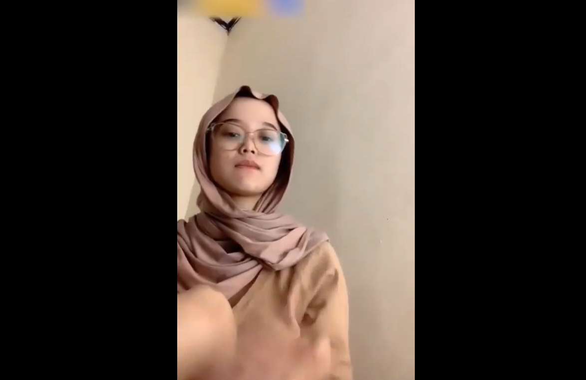 Yang Lagi Viral Putih Mulus Hijaber Nunggu Ayang Di Kosan Sambil Buka Bukaan